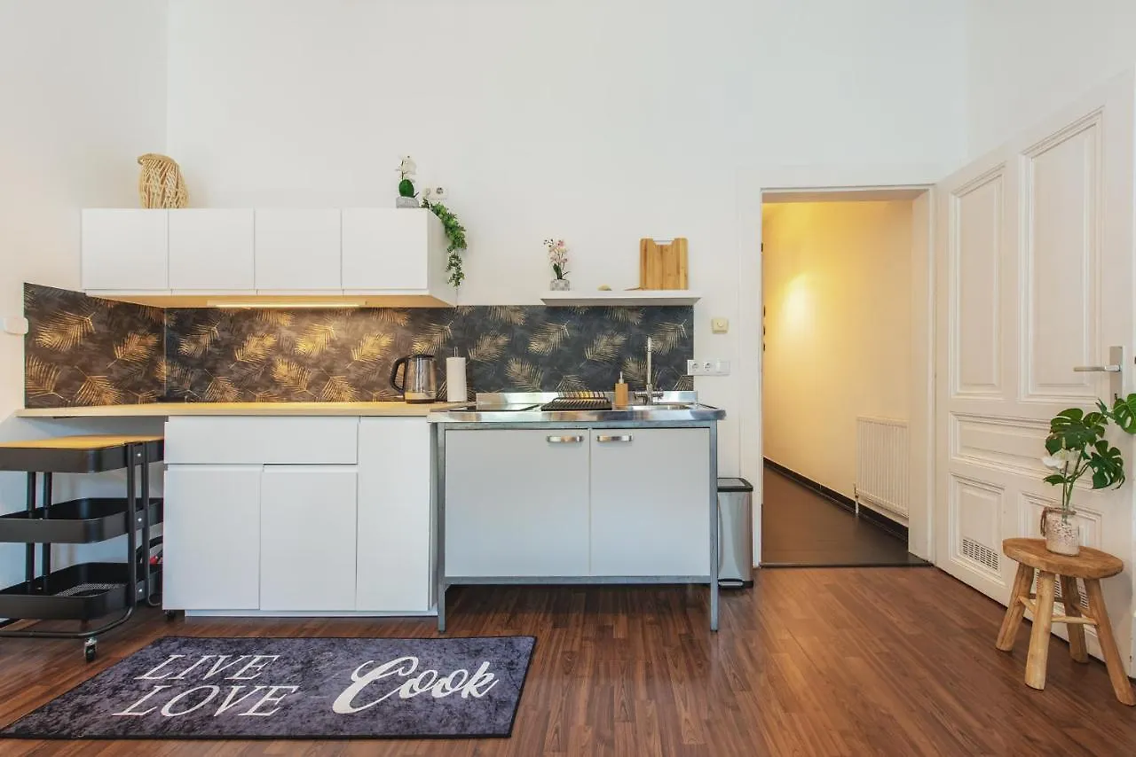 Delightful Apartment - Near Subway Vienne