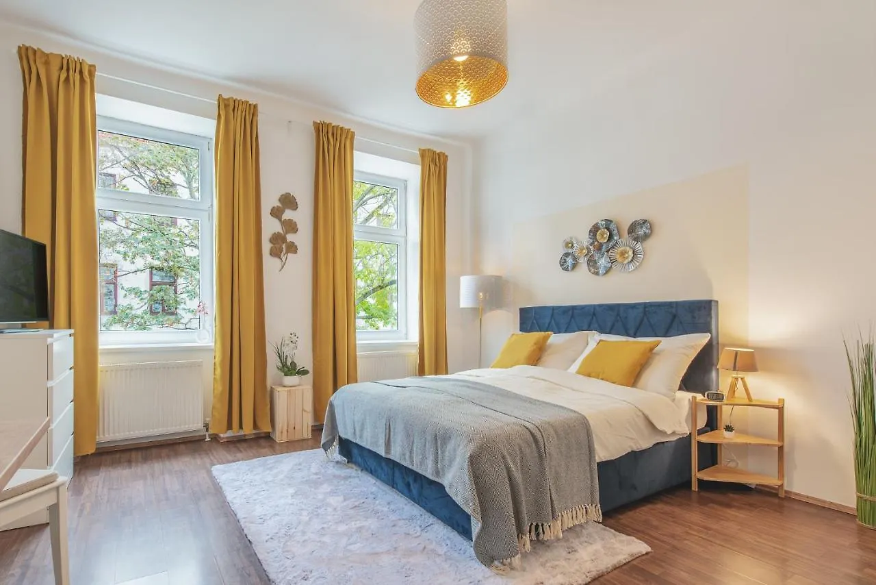Delightful Apartment - Near Subway Vienne