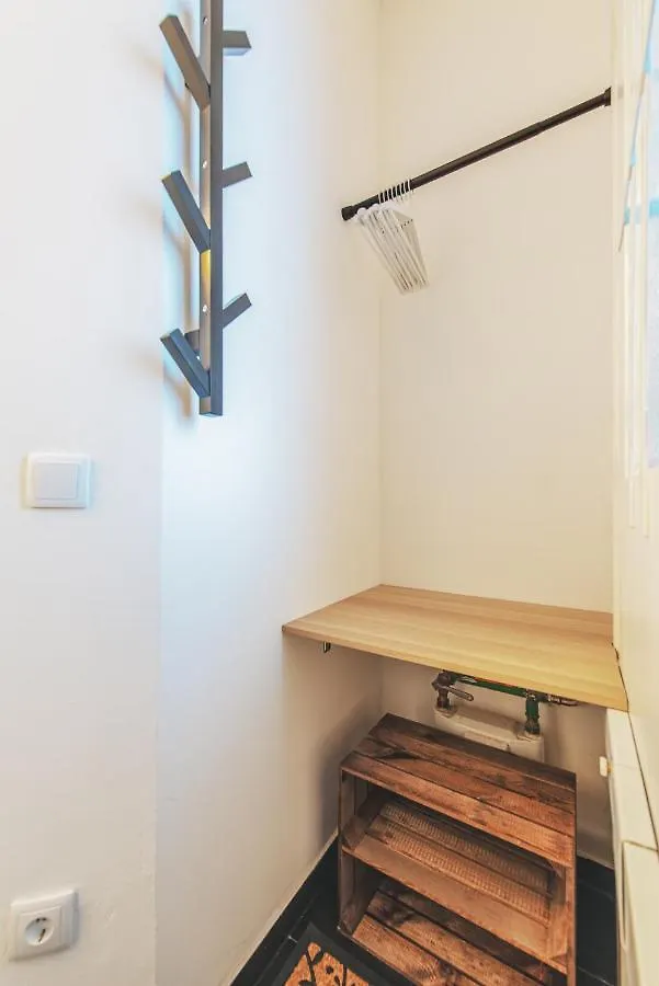 Delightful Apartment - Near Subway Vienne